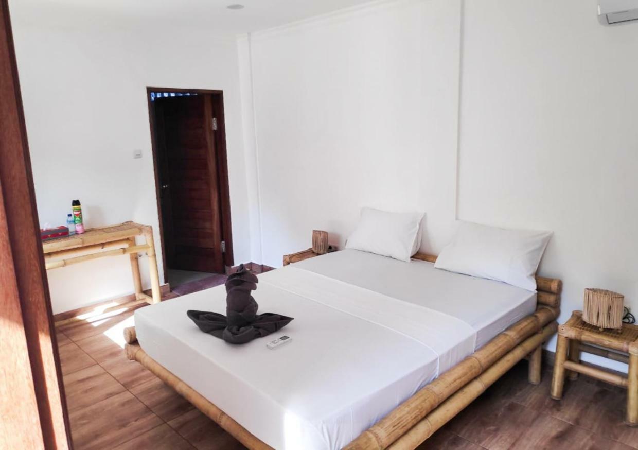 Gili Pirates Dive & Bnb Джили Трауанган Екстериор снимка